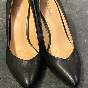 Black Kenneth Cole reaction heels. Size 7.5 US.